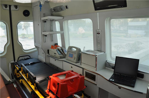 宾川县救护车内部